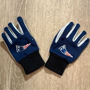 Foco New England Patriots Football Gloves - Youth